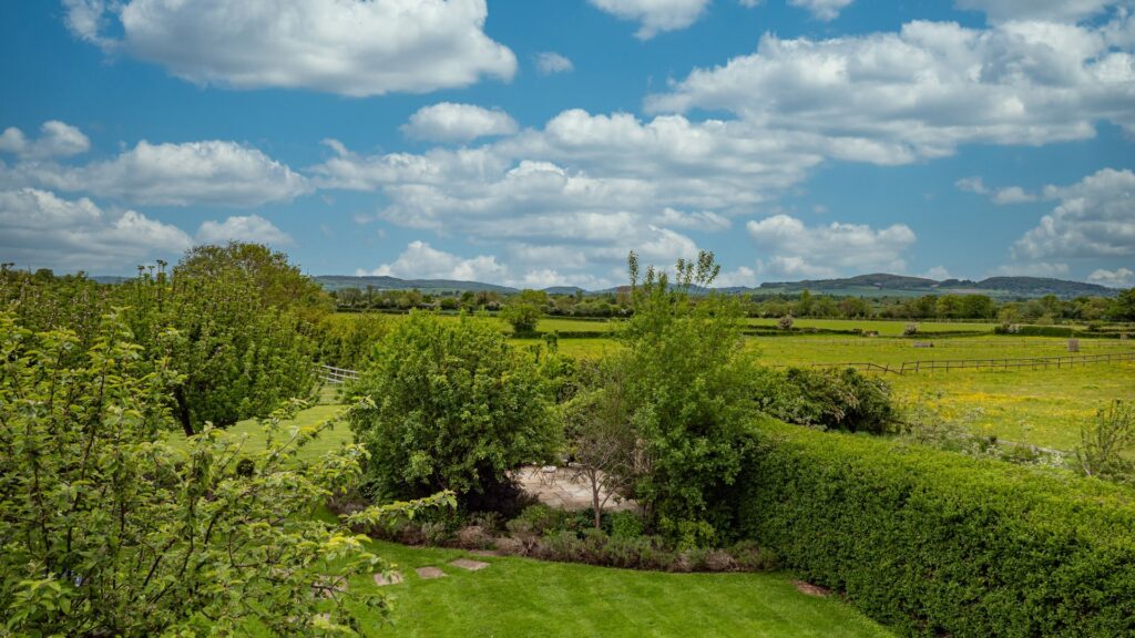 Brookside Lodge big views