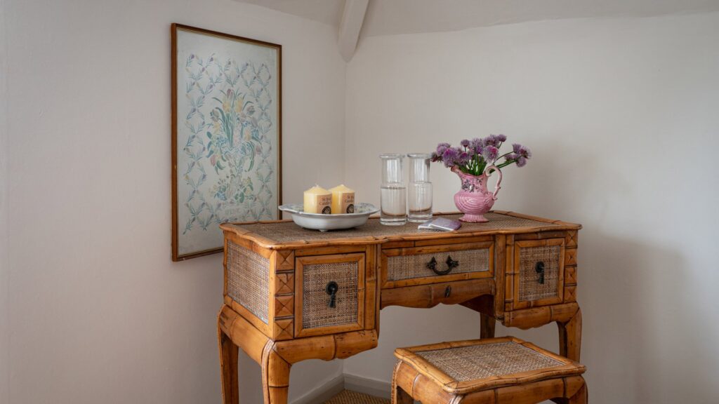 Brookside Lodge cottage dressing table